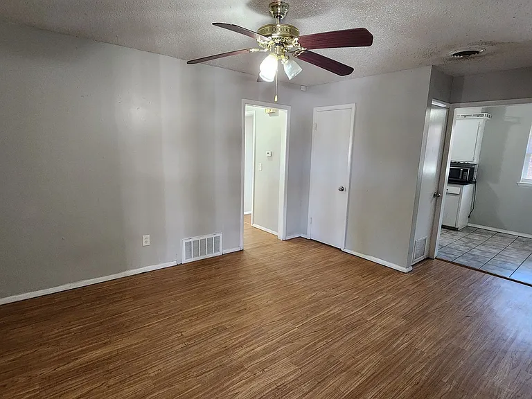 301 N University Dr #10 — Photo 14