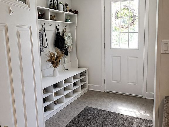 5th image of 56 Kirby Ave