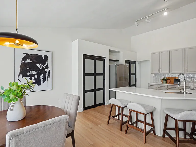 8003 Knights Crossing Dr — Photo 12