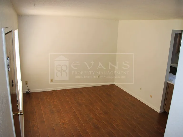 515 S Demaree St — Photo 8