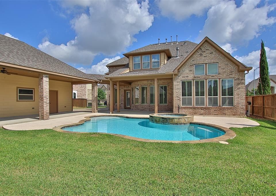 Beautiful Pool and Large Covered Patio and Lots of Yard !