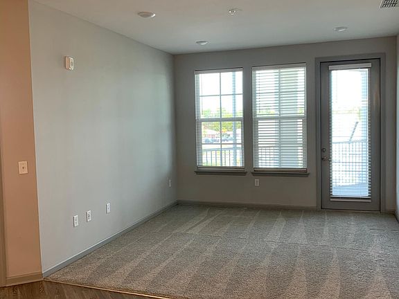 4th image of 302-5123 Mina Cir #302