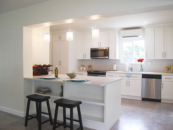 New kitchen with 7 ft. bar