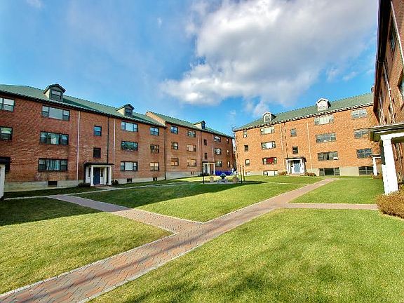 3rd image of 110 Longwood Ave APT 6