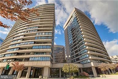1st image of 1300 Crystal Dr #Penthouse 1s