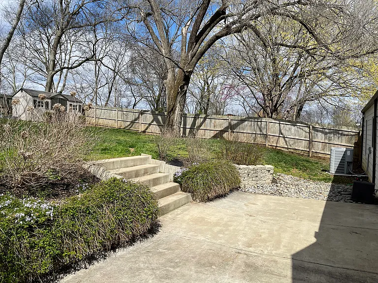 2711 Hartford Dr — Photo 15