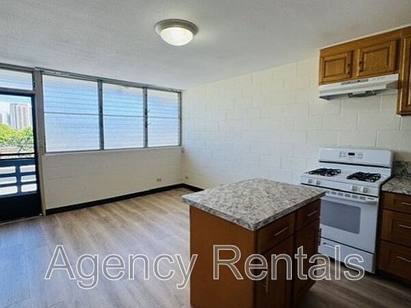 5th image of 1019 Punahou St Unit 305