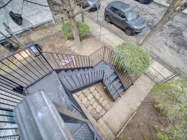 17 Holsman St, Paterson City, NJ 07522