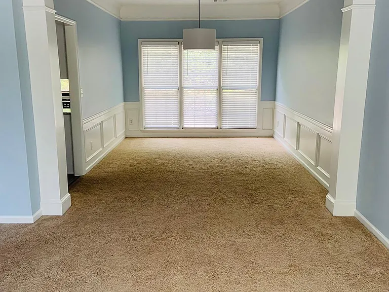 400 Stedford Ln — Photo 5