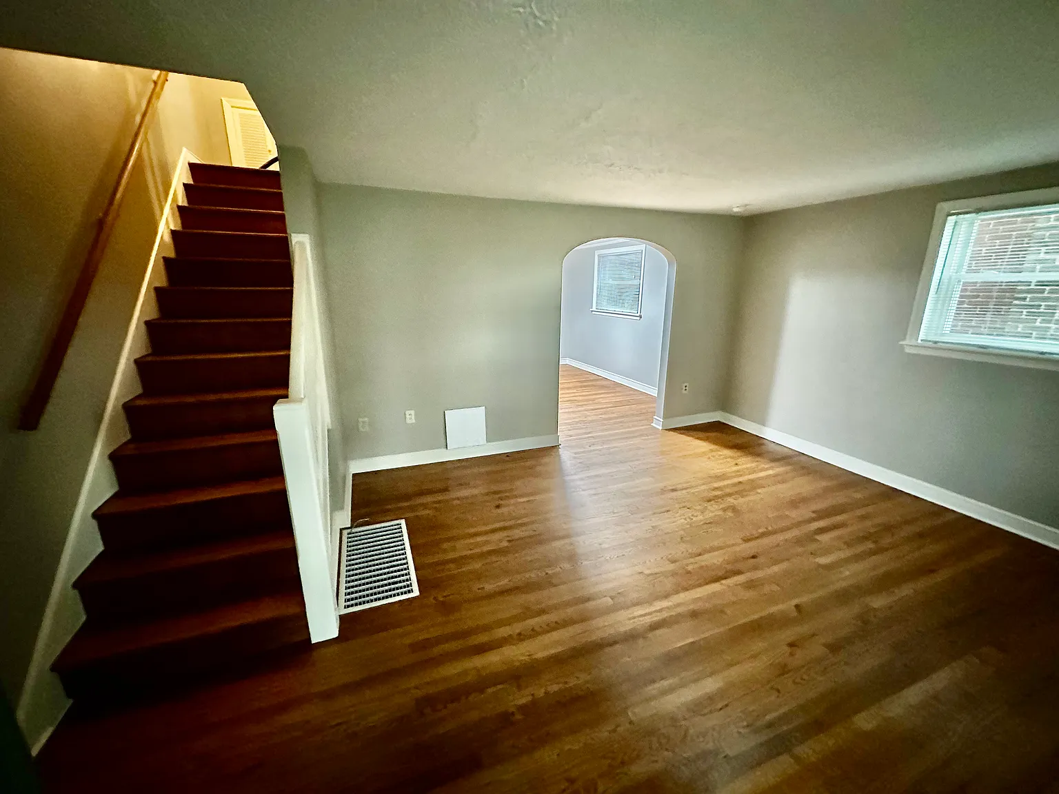 3 bed, 1102 sqft, $1,800 — Photo 2