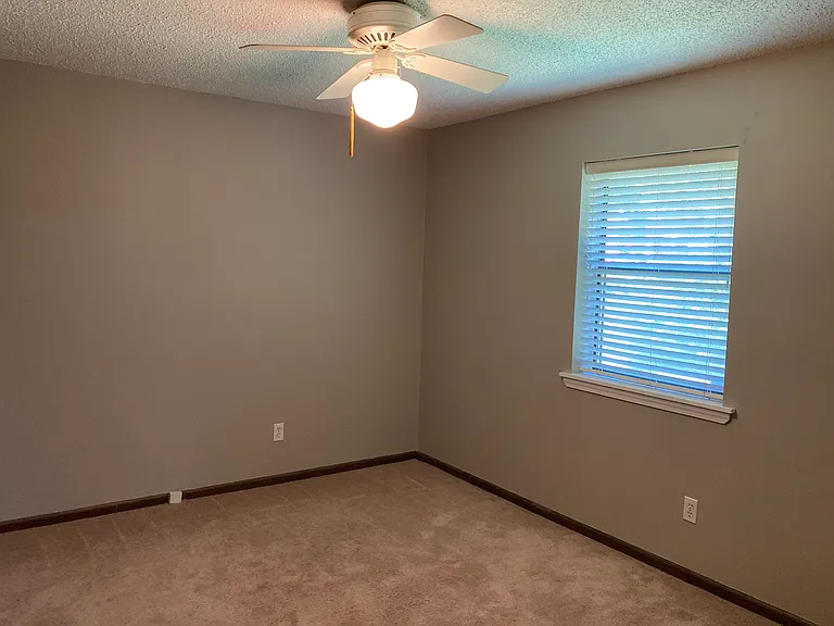 4601 Randolph Rd — Photo 33