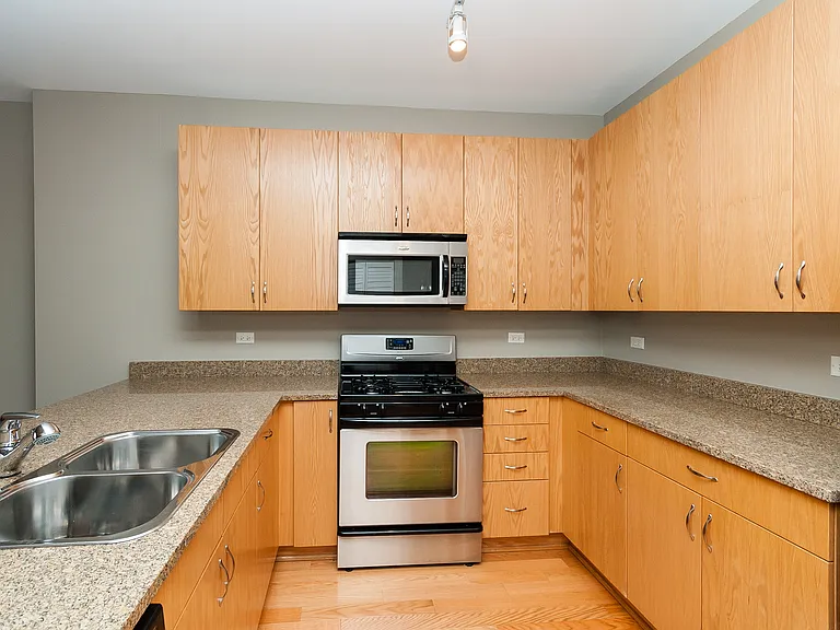 451 W Huron St #703 — Photo 2