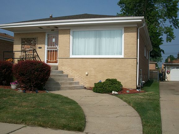2nd image of 550 Hoxie Ave
