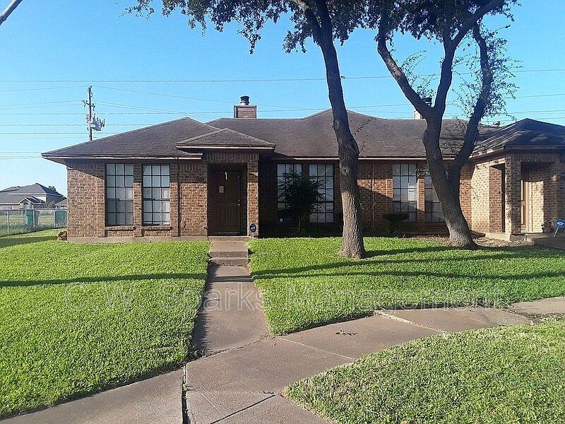 1st image of 1755 Creekview Dr
