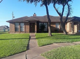 1755 Creekview Dr, Glenn Heights, TX 75154