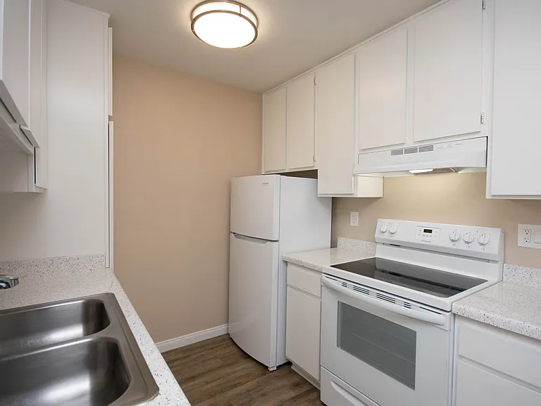 Merrywood Apartments — Photo 7