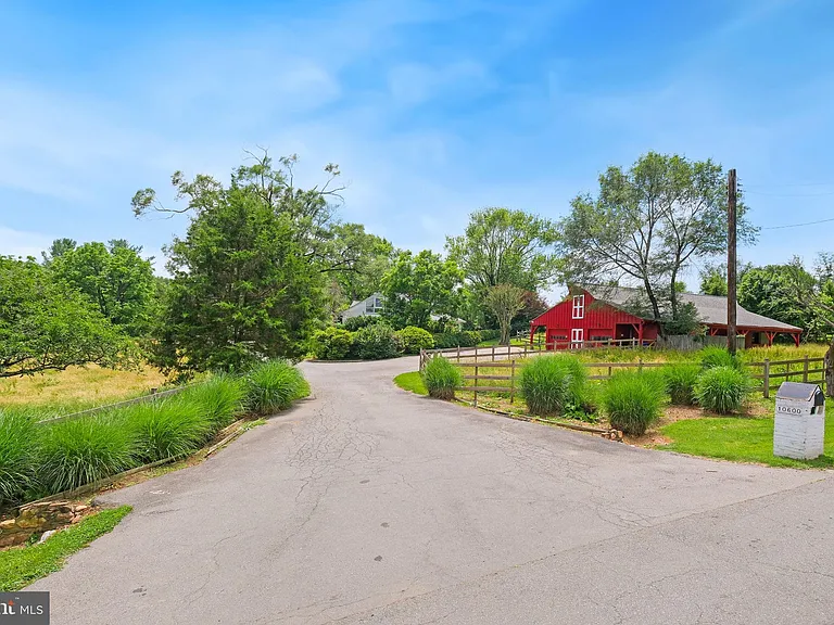10600 Red Barn Ln #A — Photo 40