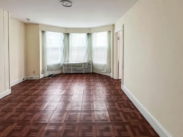 170 Saint Pauls Avenue image 4 of 11