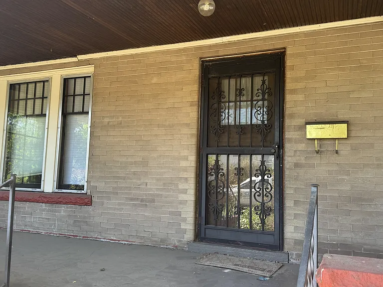 2621 N York St — Photo 14