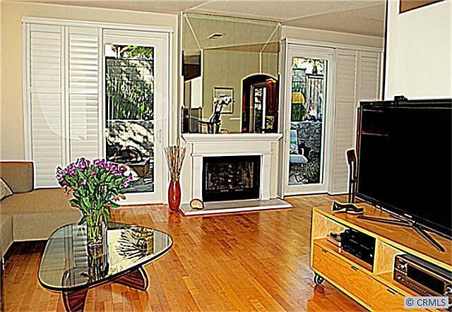 1st image of 21 Hawaii Dr