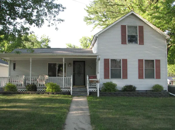 822 3rd St NE, Independence, IA 50644