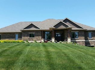 14751 Hidden Meadows Dr, Dubuque, IA 52002