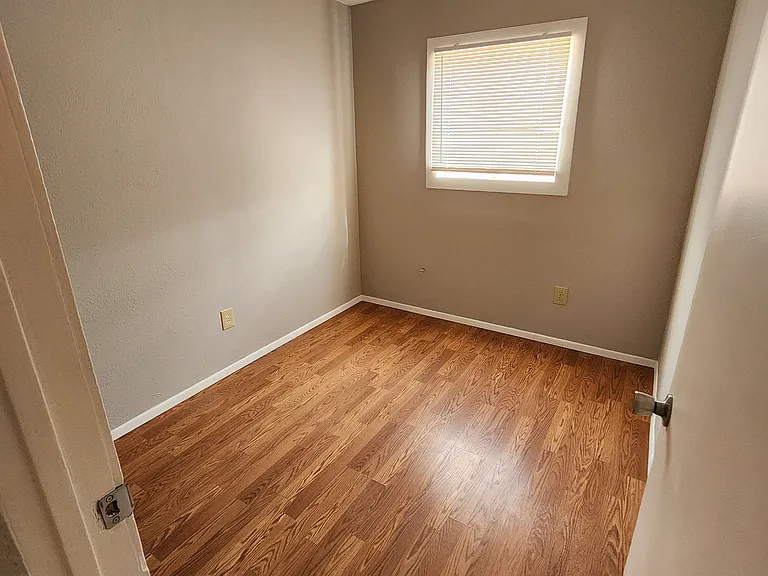 Sierra St — Photo 12
