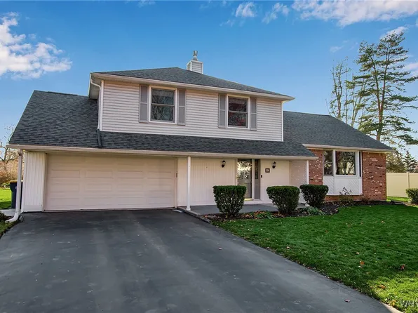 10 McIntosh Dr, Lockport, NY 14094