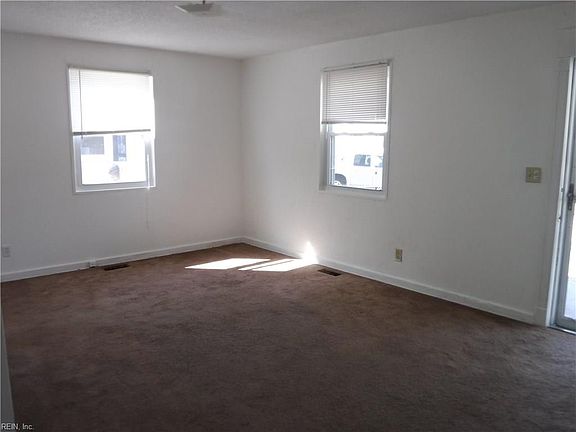 5th image of 1037 Tifton St