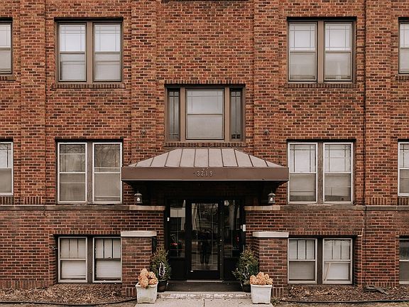 5th image of 3219 Lyndale Ave S #101