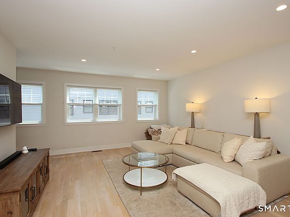 5th image of 25 Beaumont Street #25