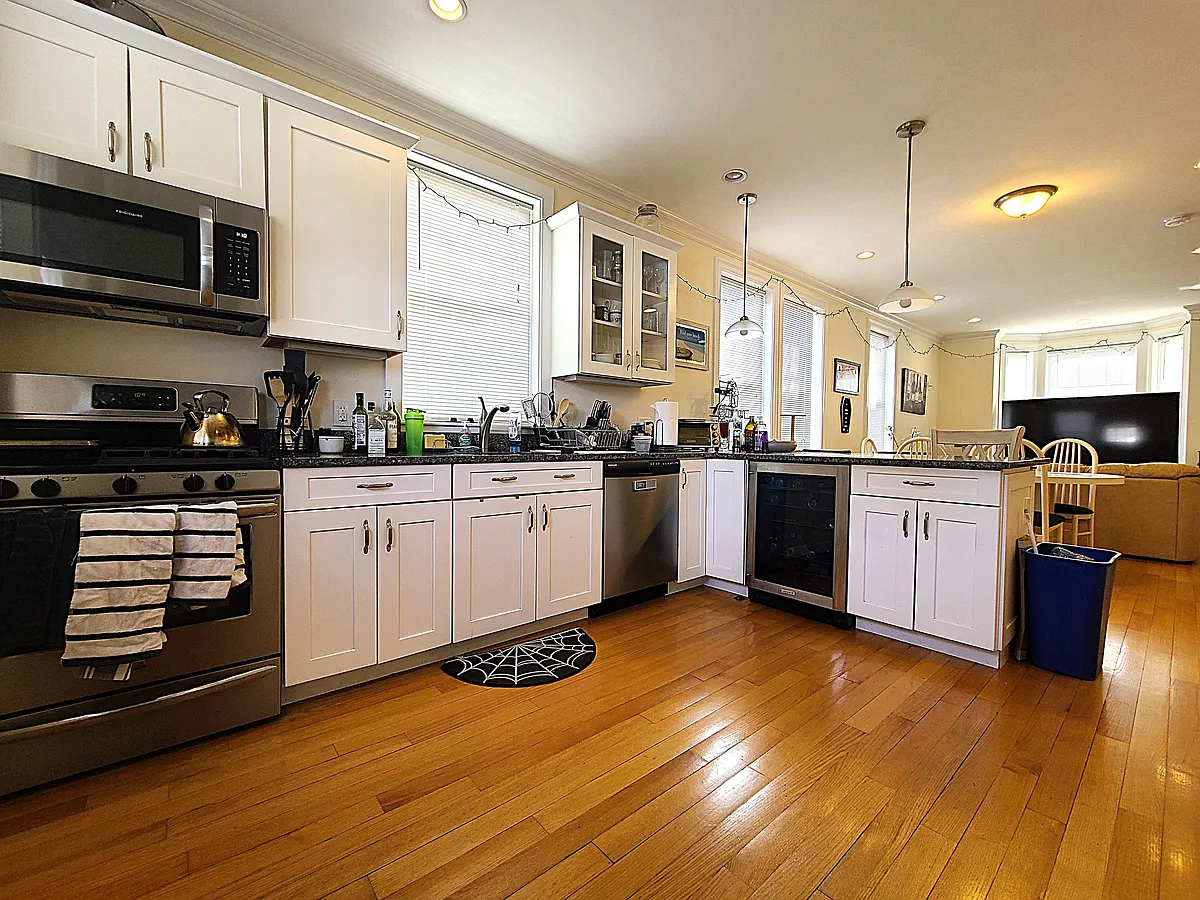 Building Photo - 1 Larose Pl