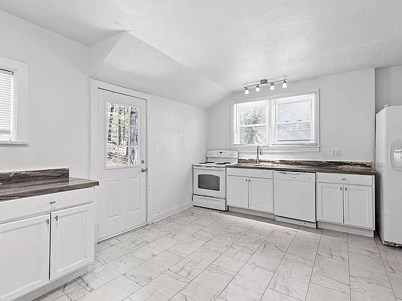 3rd image of 3347 Pinewood Ave