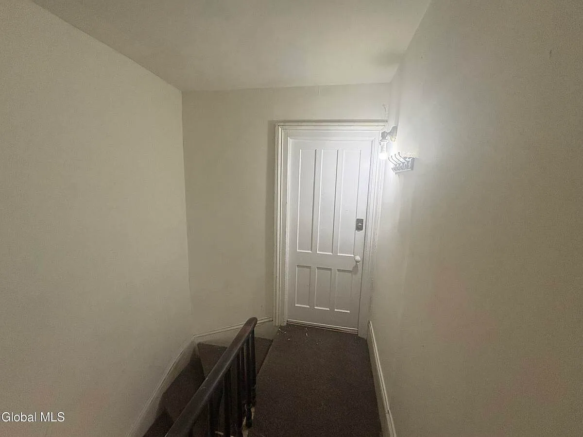 Building Photo - 334 4th St #3