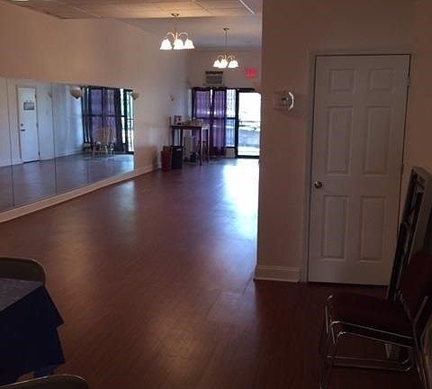 4th image of 11329 Farmers Blvd