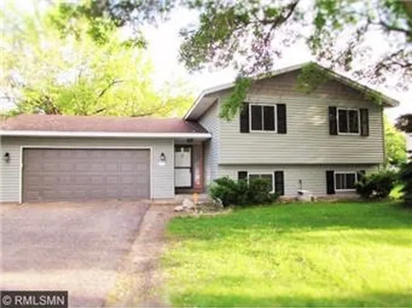 1601 Irving Ln N, Brooklyn Center, MN 55430
