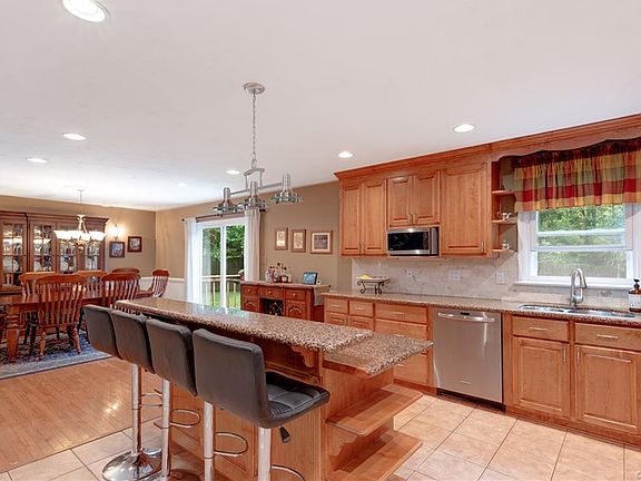 4th image of 5940 Hingham Dr