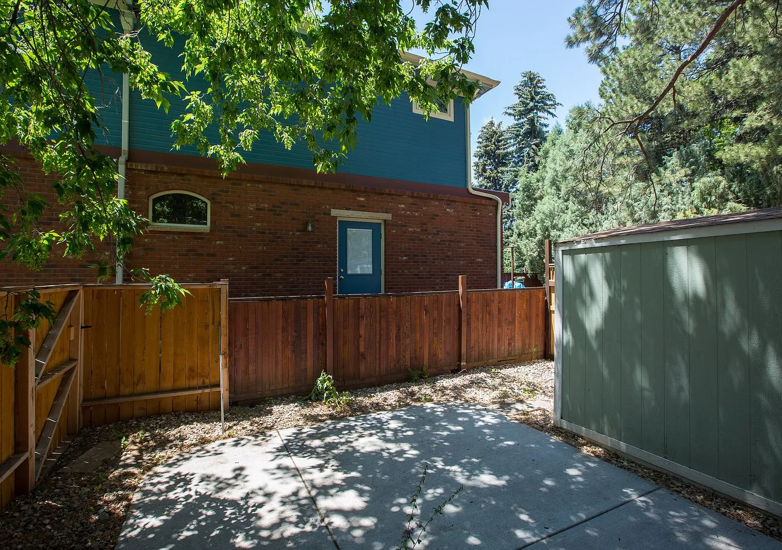 504 W Mountain — Photo 3