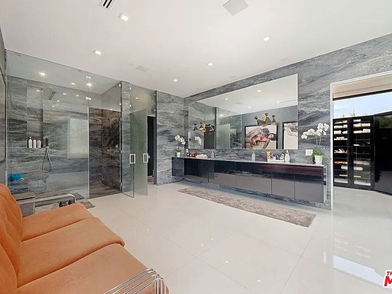 9570 Sunset Blvd — Photo 21