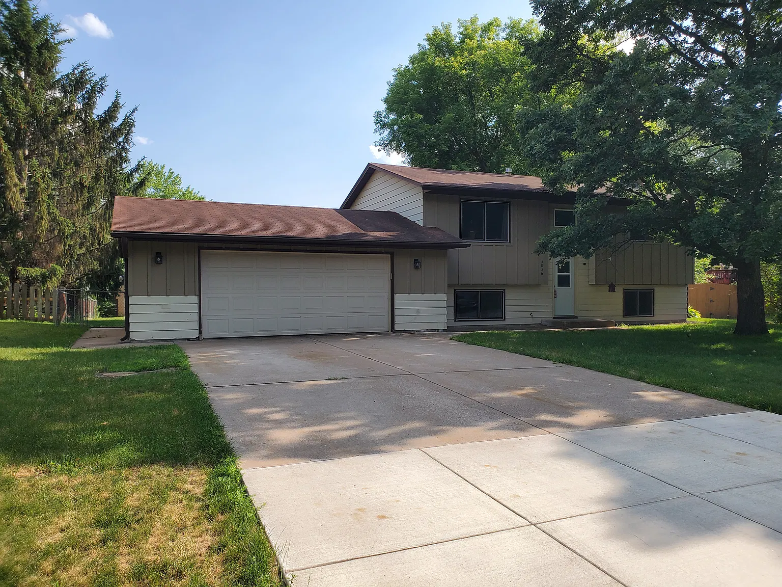 3 bed, 1569 sqft, $2,400 — Photo 1
