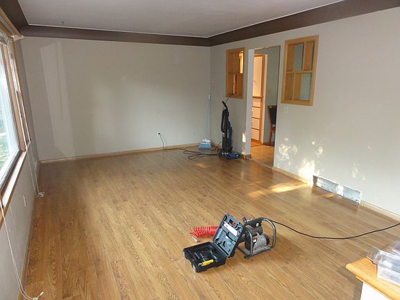 4th image of 1328 11th Ave N