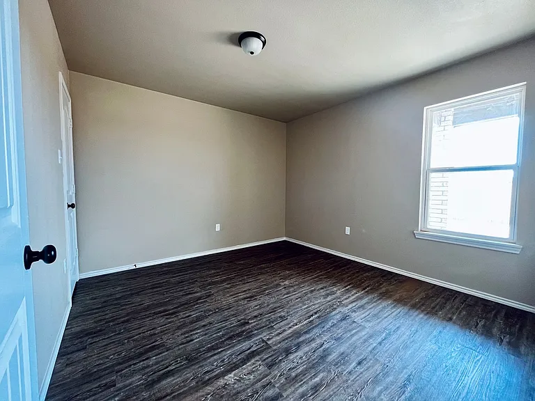 2502 N Avenue P — Photo 7