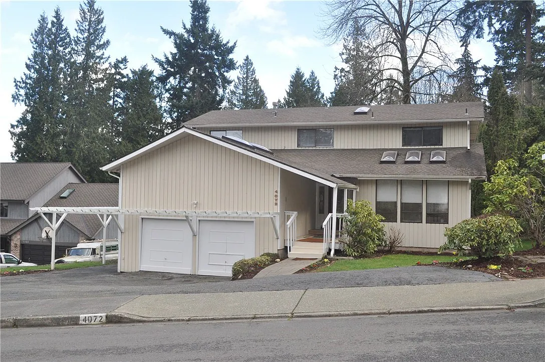 173rd Pl SE, Bellevue — Photo 1