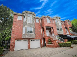 296 Forest Rd, Fort Lee, NJ 07024