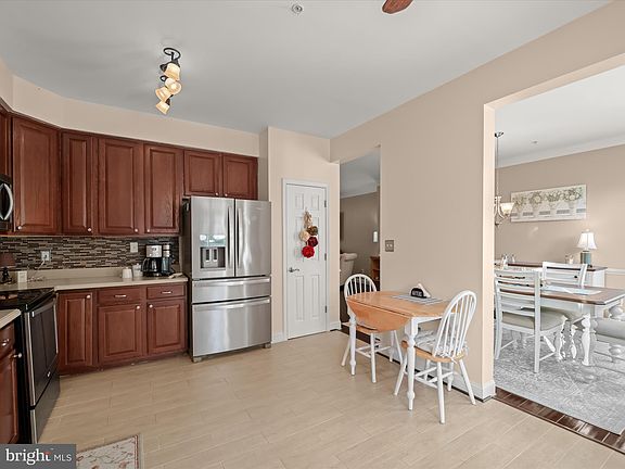 5th image of 109 Tall Grass Ln