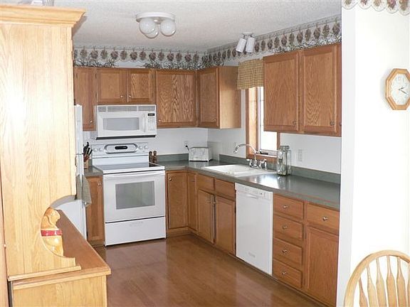 3rd image of 1417 Benson Blvd W