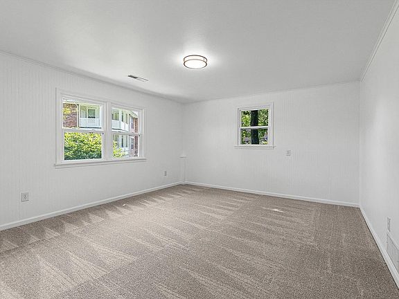 4th image of 104 Defoe Ct