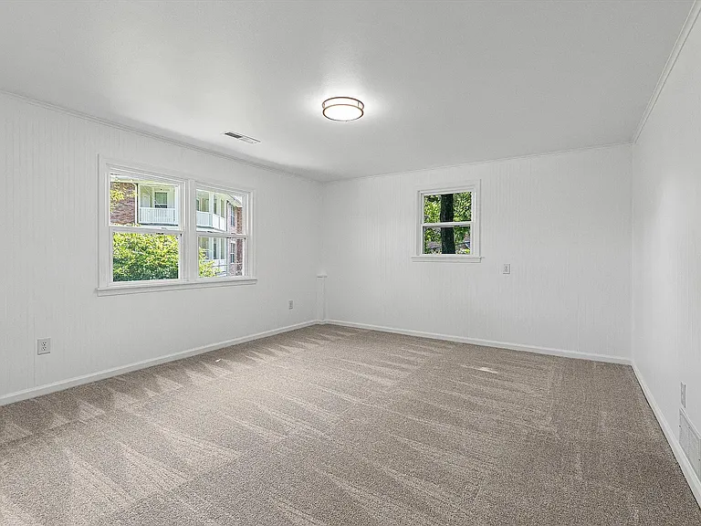 104 Defoe Ct — Photo 4
