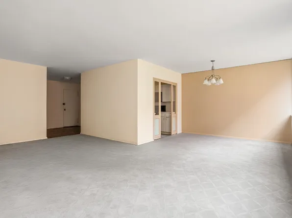 333 East 69th Street image 3 of 6