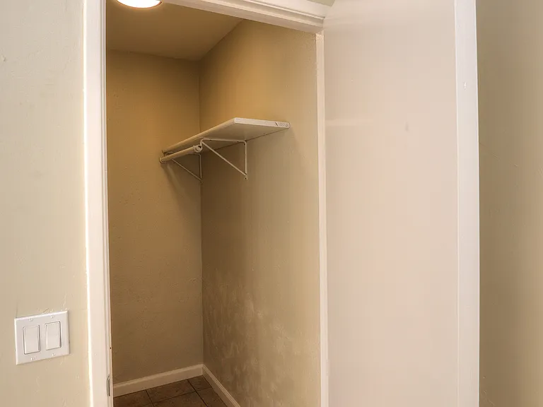 826 Alberta Ave — Photo 16